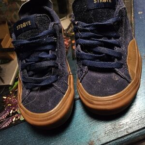Straye Women's Navy Sneakers